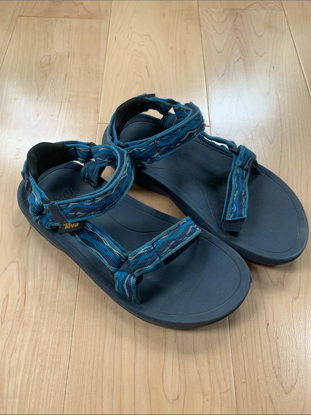 Teva Kid's Blue Patterned Strappy Sandals size 2 GUC
